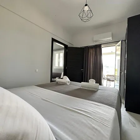 Nisos Family House 페라마